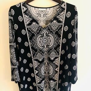 Susan Graver Tunic Top size 2X  Abstract Stretch Liquid Knit V-Neck 3/4 Sleeve